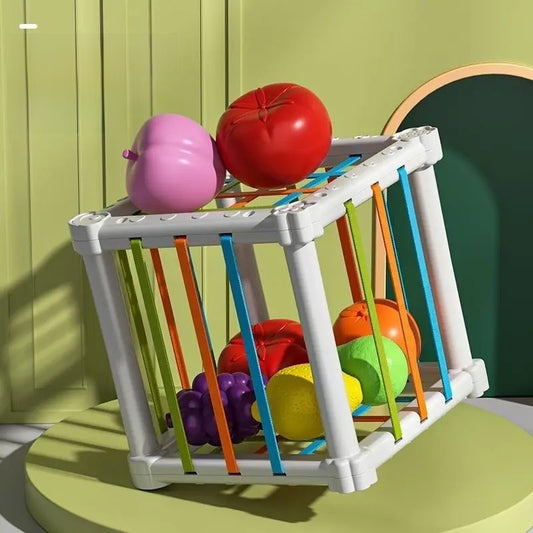 Cubo de Frutas Montessori · encajar, jalar y sacar